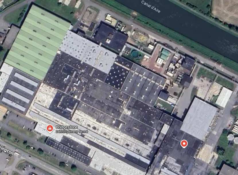 alt="Vue aérienne du site industriel Bridgestone à Béthune, futur emplacement d’un data center